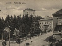 Mesnička ulica, razglednica je putovala 1908. godine  Palača je od 1887.-1930. godine u vlasništvu Guida Pongratza (otuda naziv Pongračev dvorac ili kuća). Od 1835.-1887. godine palača je u vlasništvu grofa Aleksandara Draškovića (otuda naziv Kuća Aleksandra Draškovića u Visokoj ulici br. 22). Nakon 1930. godine palača nosi naziv Kraljev dvor kao rezidencija kralja Aleksandra.